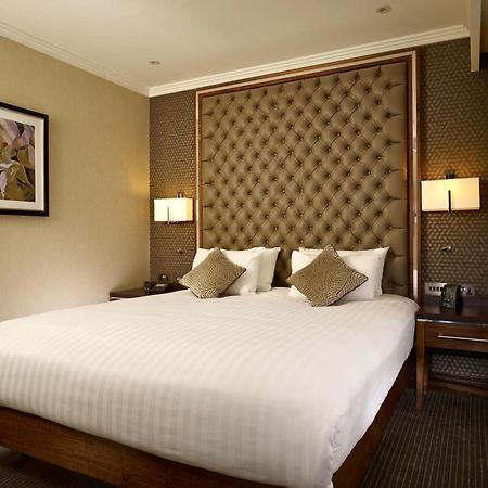 Doubletree By Hilton Woking Hotel Buitenkant foto
