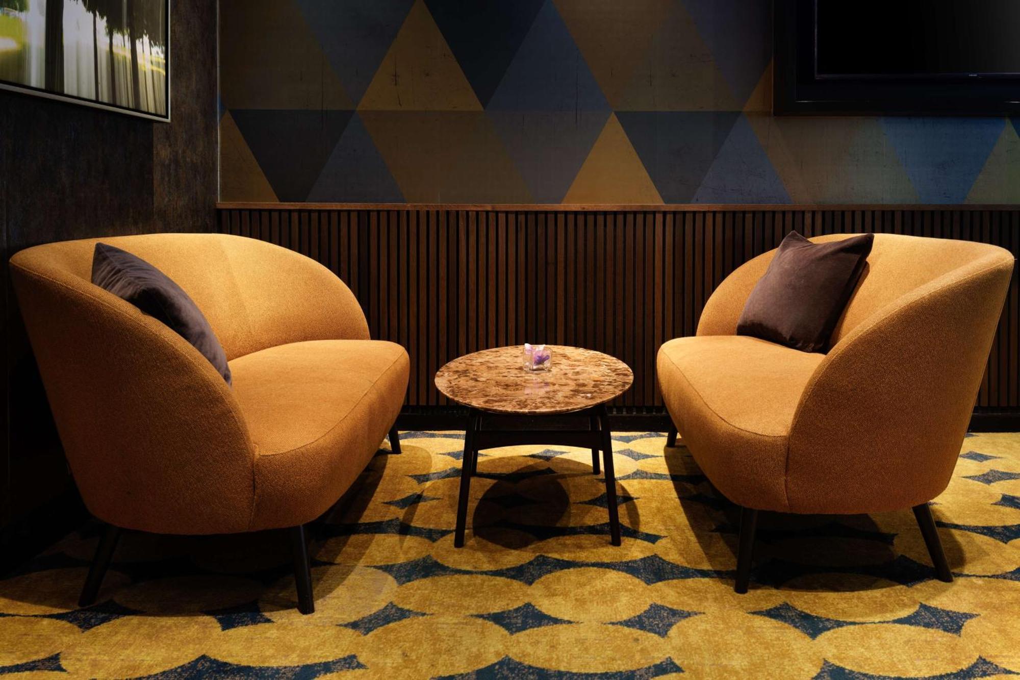 Doubletree By Hilton Woking Hotel Buitenkant foto