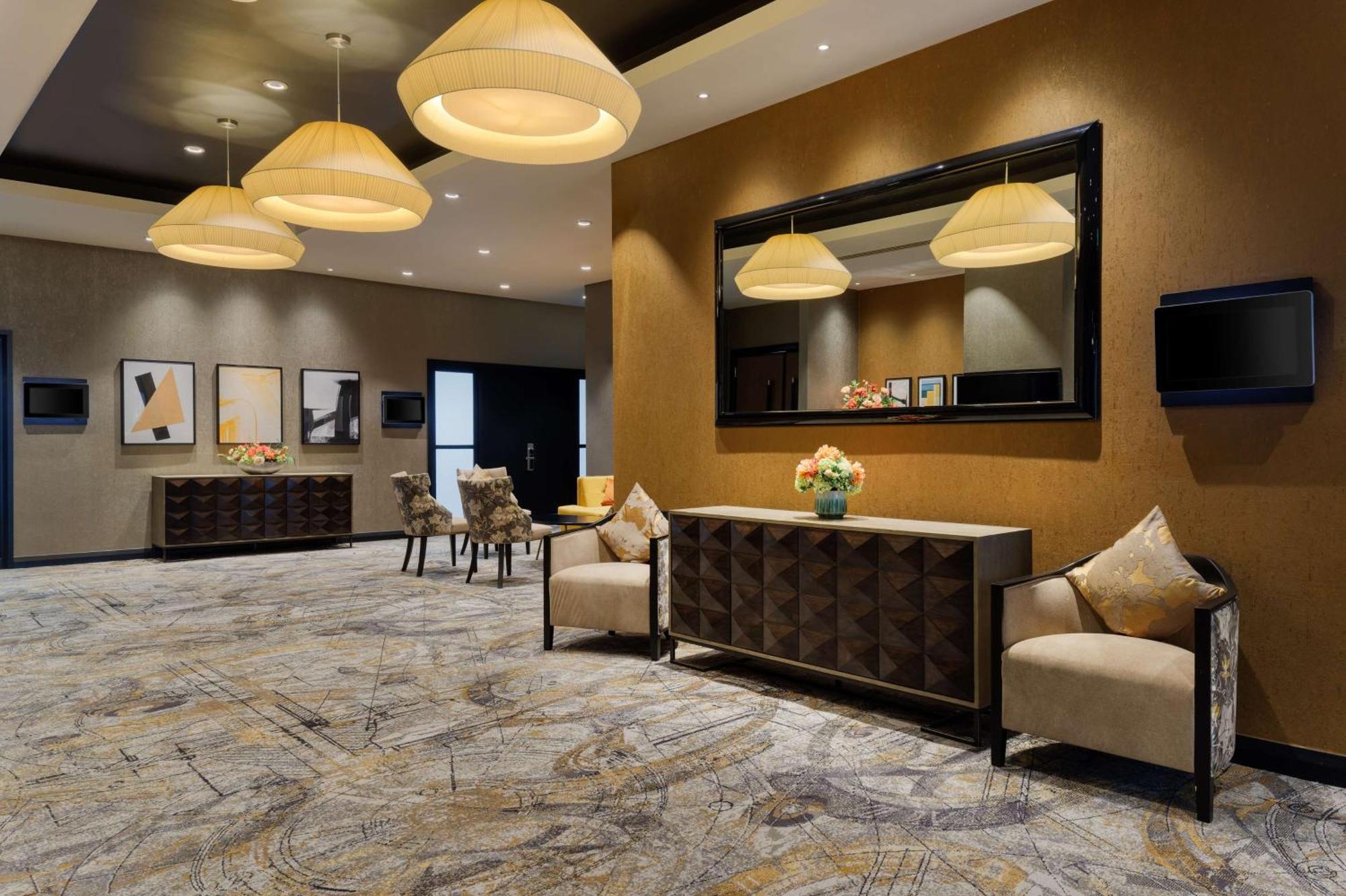 Doubletree By Hilton Woking Hotel Buitenkant foto