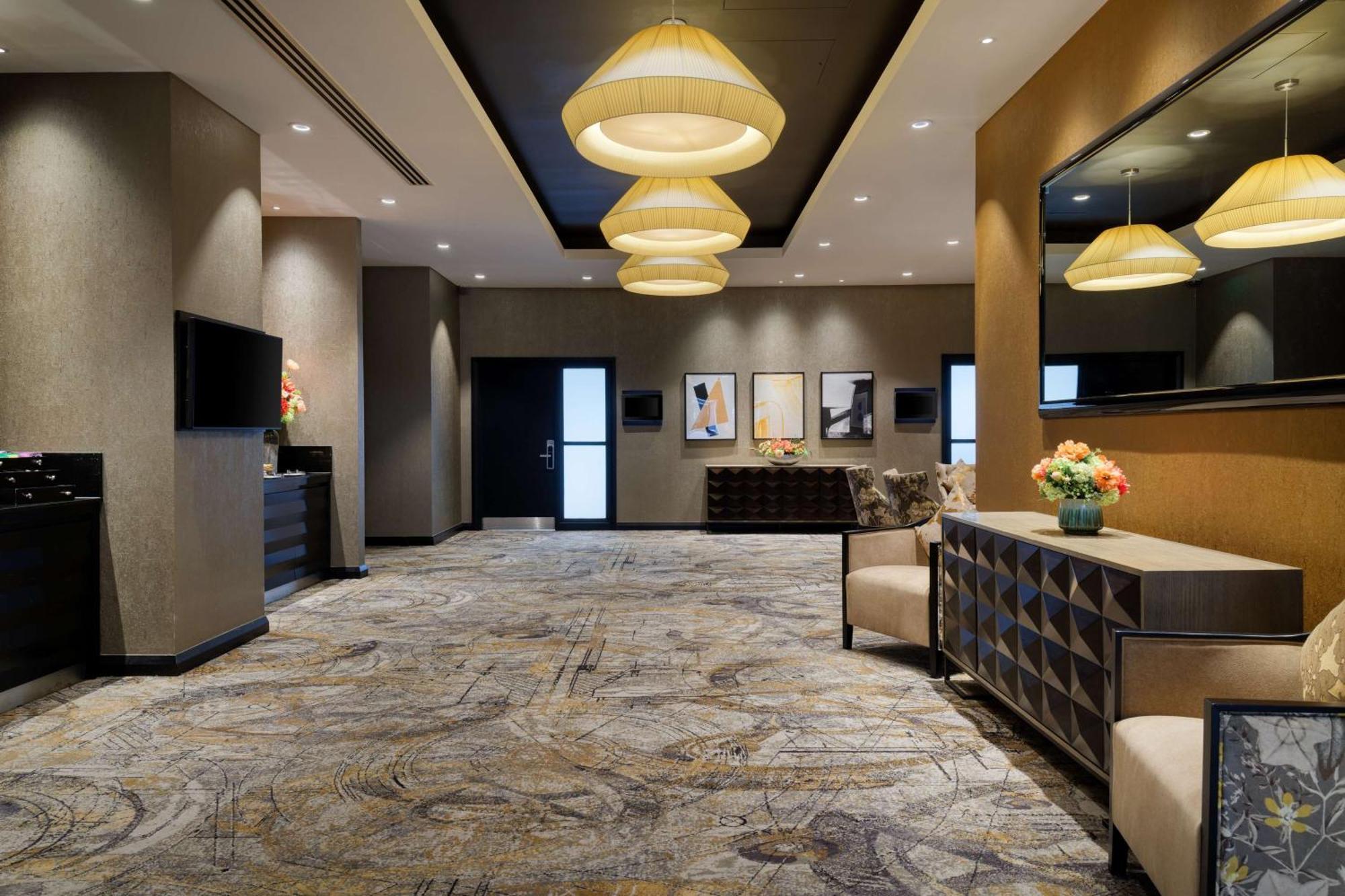 Doubletree By Hilton Woking Hotel Buitenkant foto