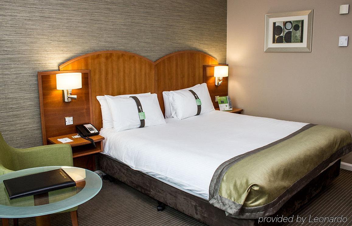 Doubletree By Hilton Woking Hotel Buitenkant foto