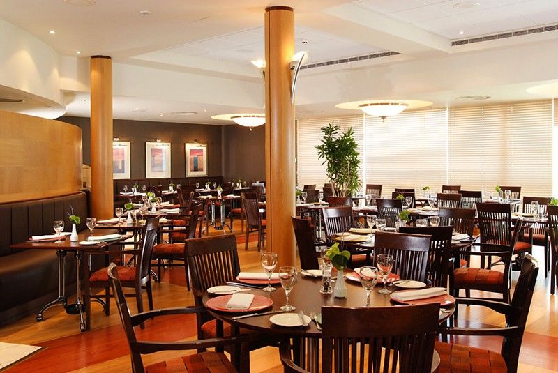 Doubletree By Hilton Woking Hotel Buitenkant foto